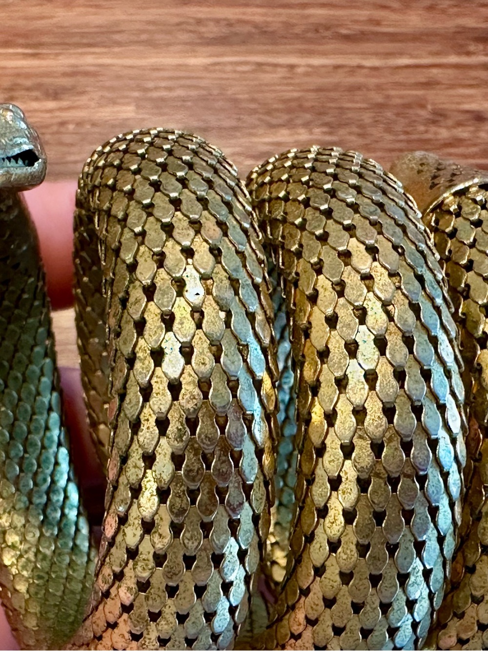 Vintage 1970’s Whiting & Davis gold-tone snake coil bracelet - Picture 12 of 13
